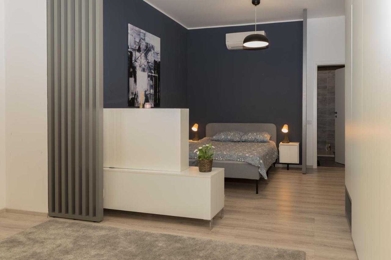 The Chic Minimalist - Apartment Iasi Exterior photo